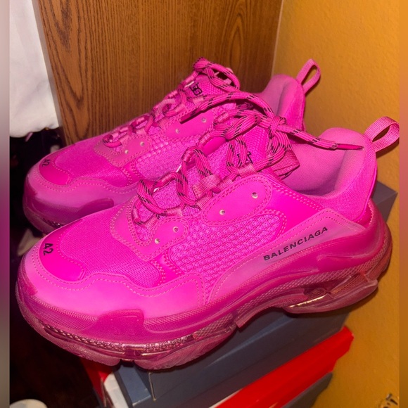 Sneakers - Picture 3 of 7